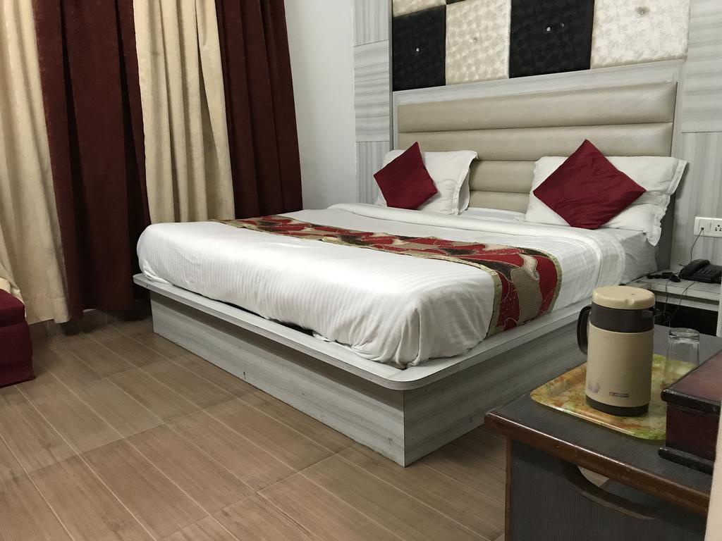Hotel Katra Residency Zewnętrze zdjęcie